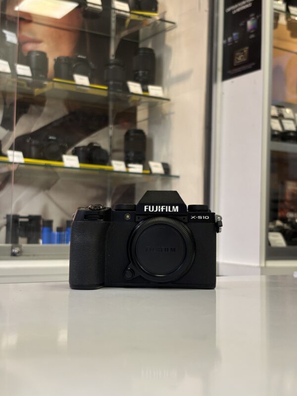 FUJIFILM X-S10 (24012)