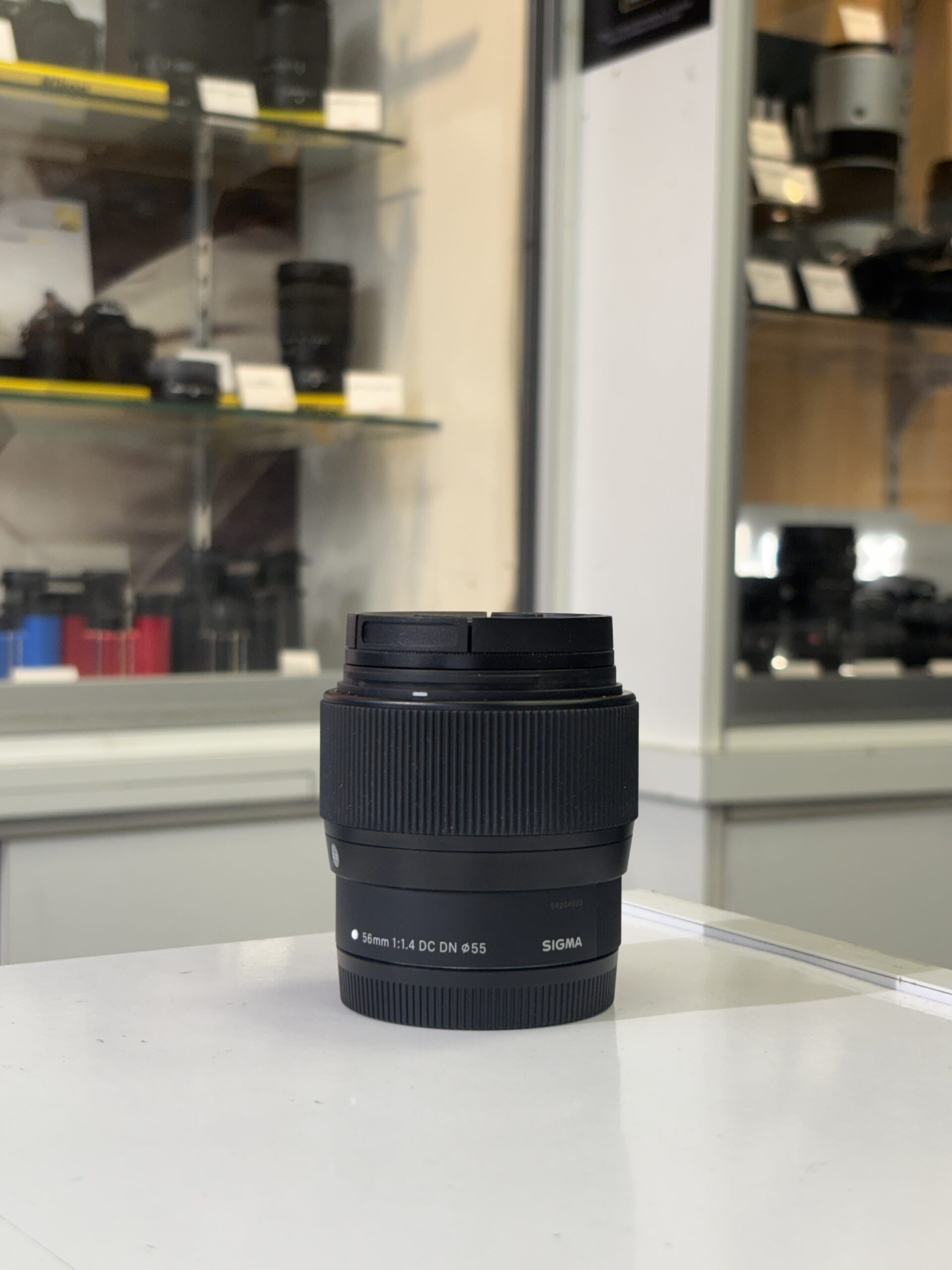 Sigma 56 mm f/1.4 – Monture Canon EF-S (24041)