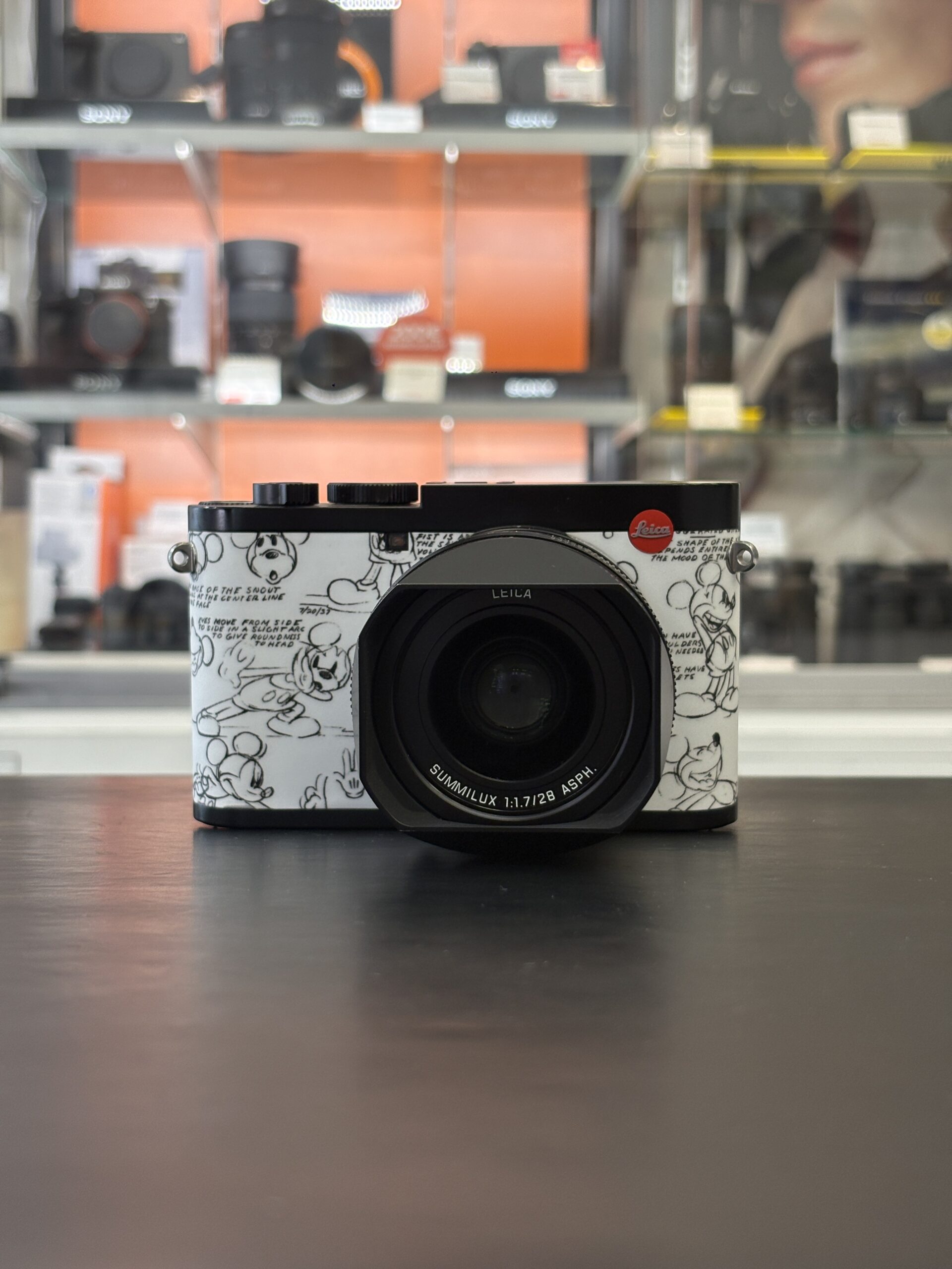 Leica Q2 Disney – Édition limitée "100 Years of Wonder" (25810)