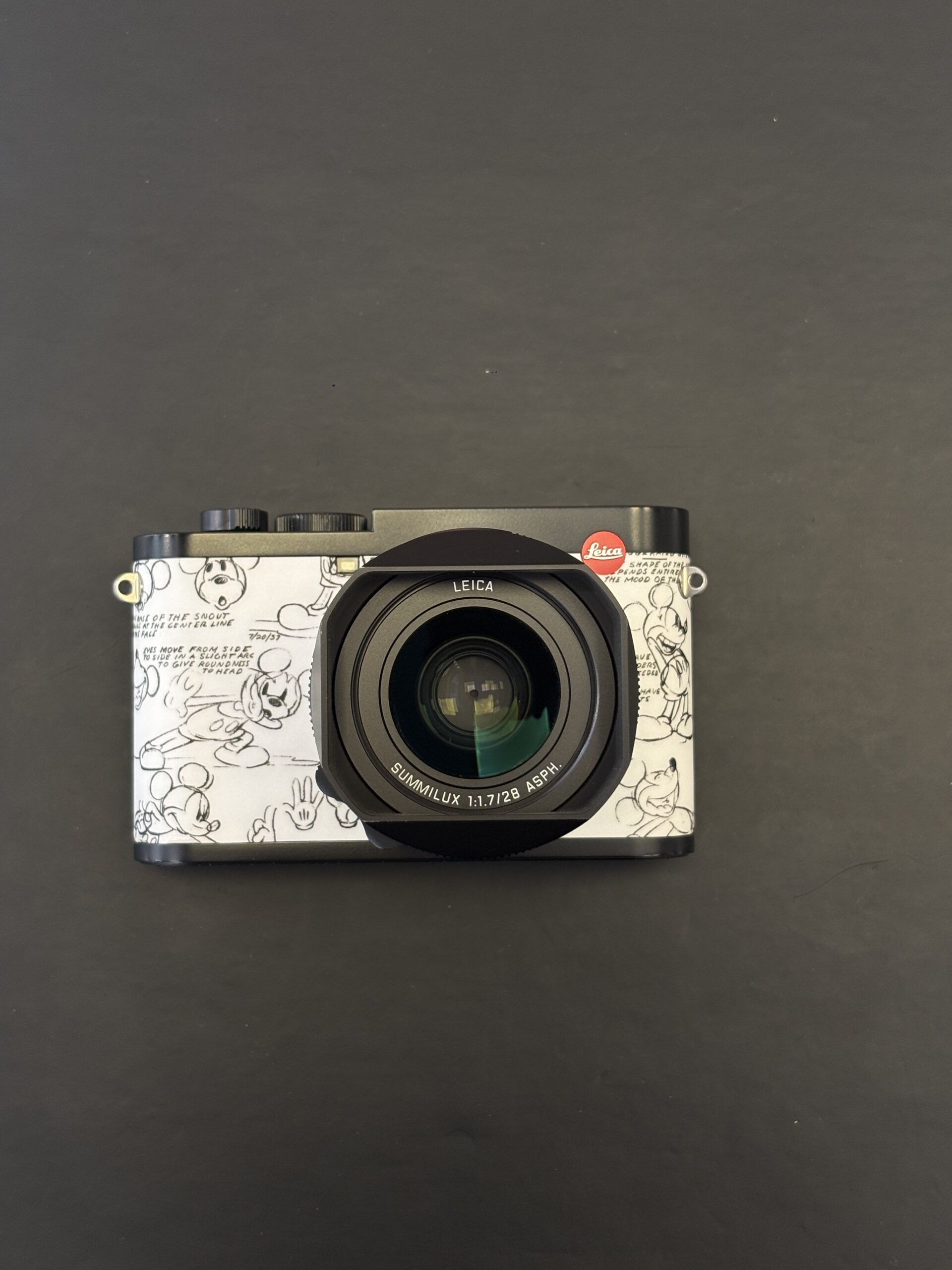 Leica Q2 Disney – Édition limitée "100 Years of Wonder" (25810) – Image 3